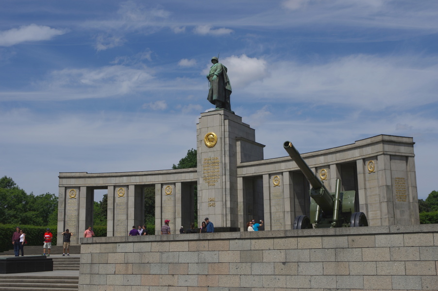 ソ連対独戦戦勝記念碑　Sowjetische Ehrenmal