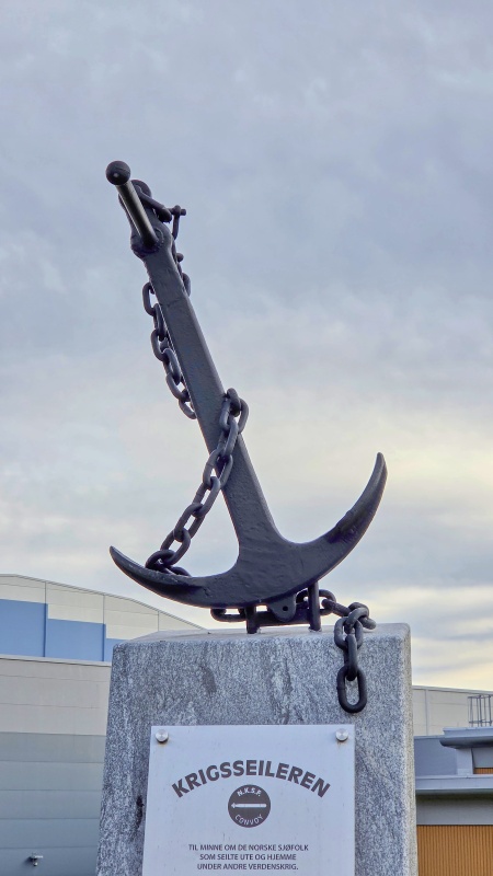 戦時船員記念碑(第二次世界大戦中、国外・国内で航海したノルウェーの船員たちを記念して)