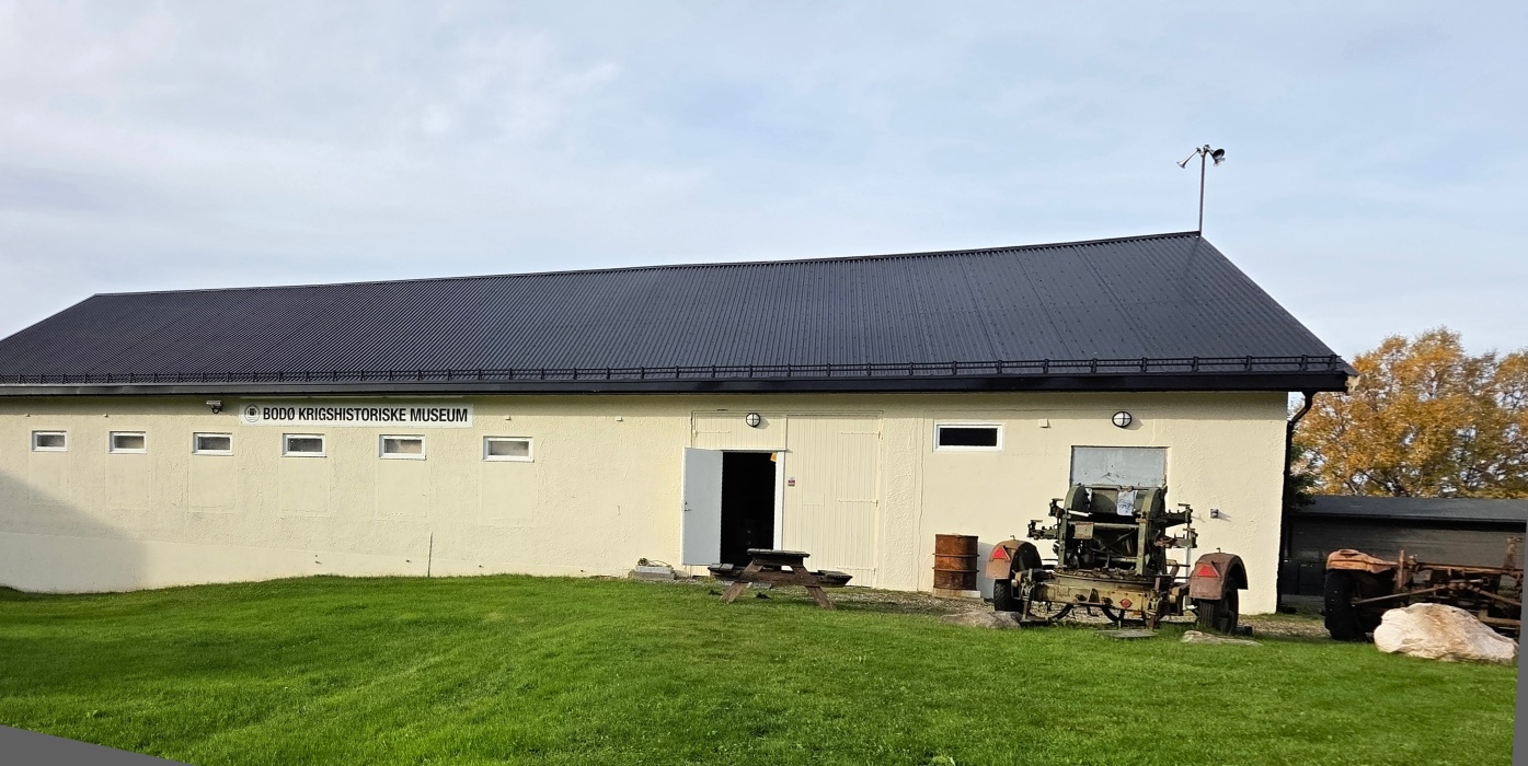 この建物は昔消防署だった。