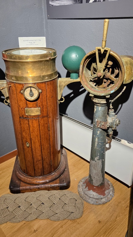 船のコンパス装置