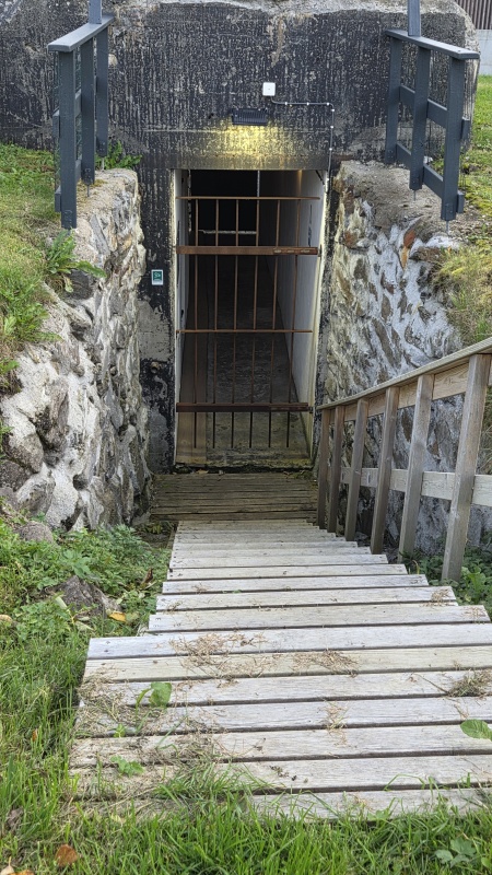 館外にある防空壕