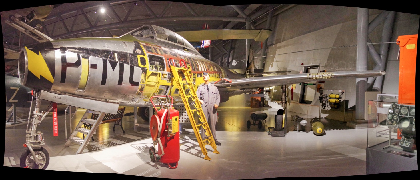 ノースアメリカン F-86「セイバー」(ジェット戦闘機)。
RNoAF(ノルウェー空軍)でも運用された機体。