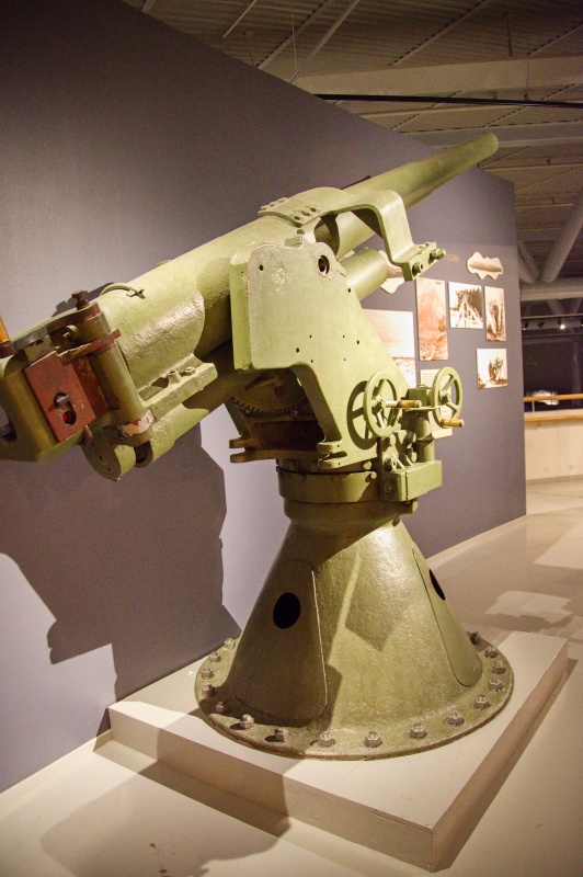 第二次世界大戦時に使用された**ドイツ製の8.8cm高射砲(Flak 8.8 cm)