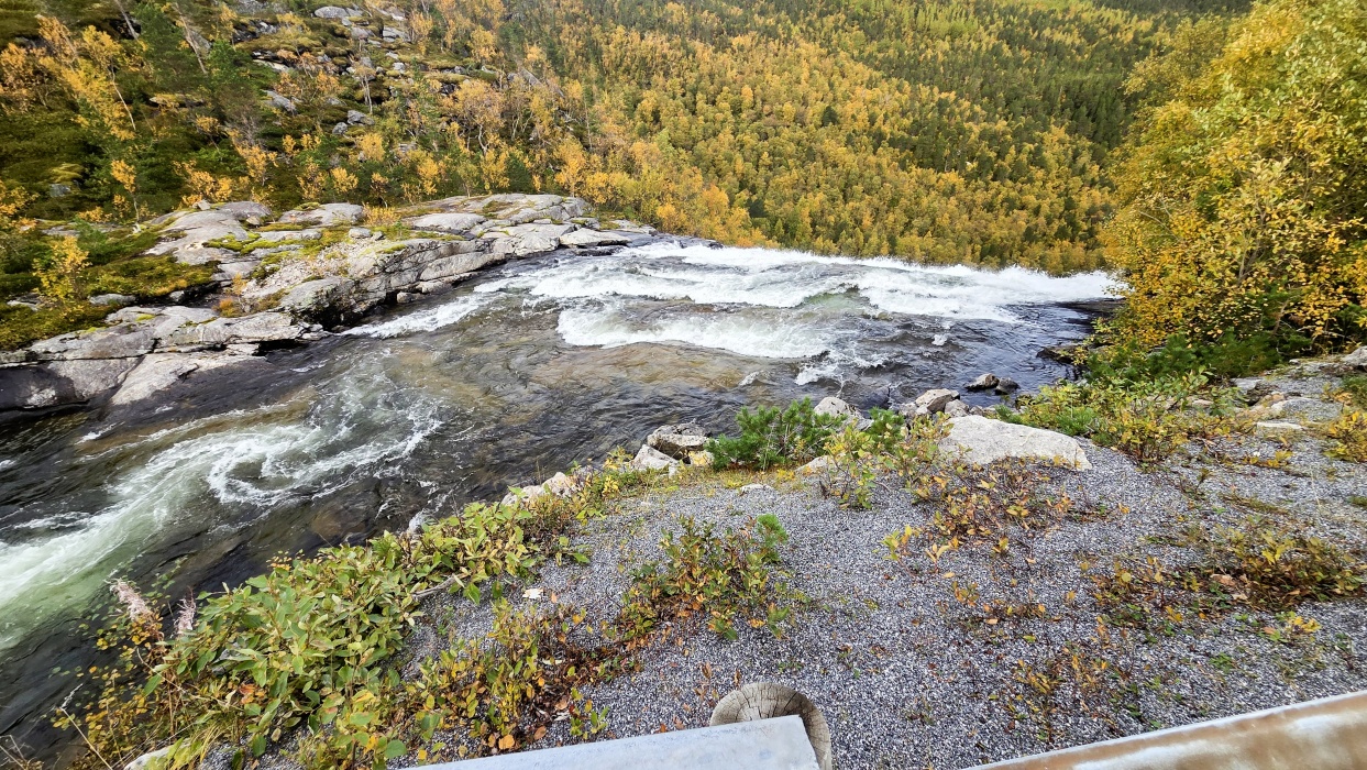 Valnesfossen(ヴァルネス滝)2段目