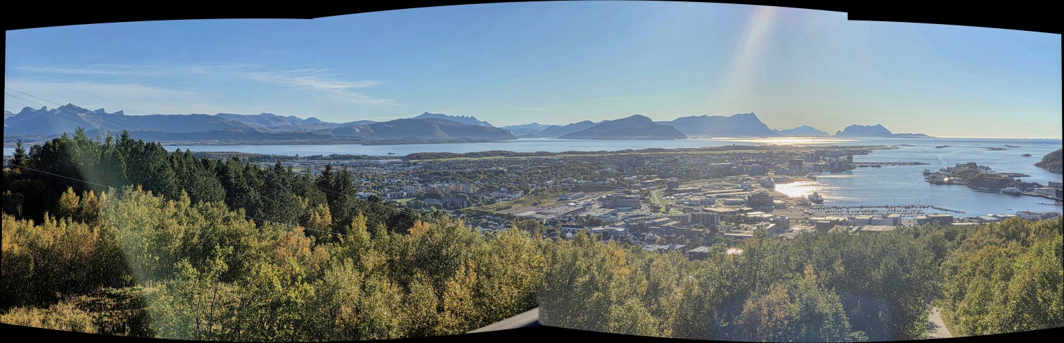 ボーデーの街とノルウェーの山脈